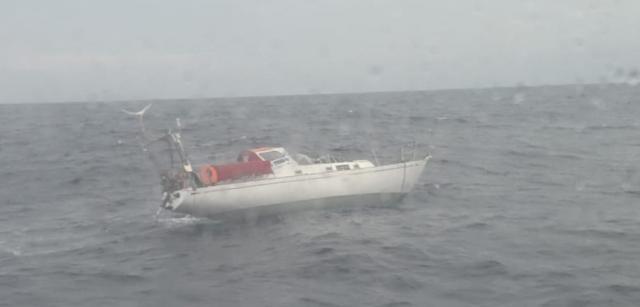 Marinha coordena resgate de tripulantes de veleiro a nordeste de São Miguel
