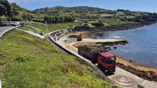 Câmara Municipal de Angra do Heroísmo já fez mais de 20 ações de limpeza e remoção de algas