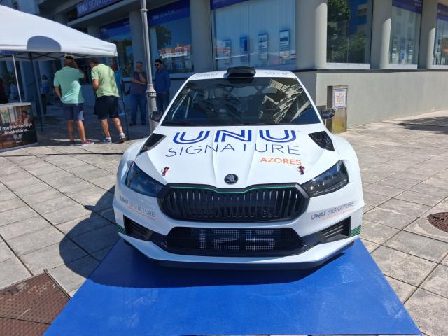 Skoda Motorsport presenteia Luís Miguel Rego com a edição especial de aniversário