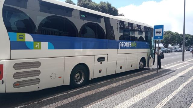 Nova rede de autocarros reduz gastos com transporte escolar