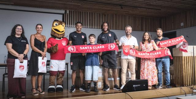 Santa Clara doa uma tonelada de equipamento desportivo