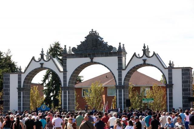 Inaugurada réplica das Portas da Cidade em Brampton