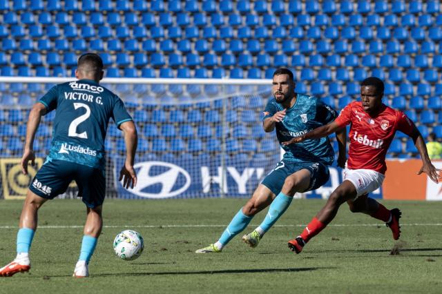 Santa Clara empata com Sporting de Braga e iguala Sporting