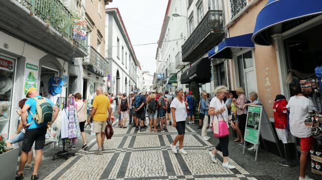 Pleno emprego e a crescer, mas produtividade em queda