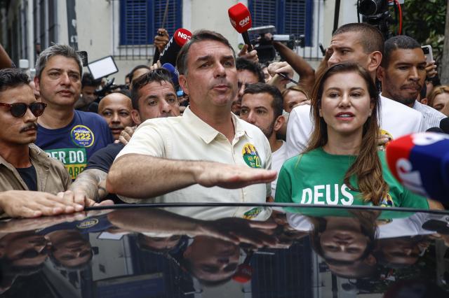 Flávio Bolsonaro e Lula disputam segunda volta das presidenciais no Brasil