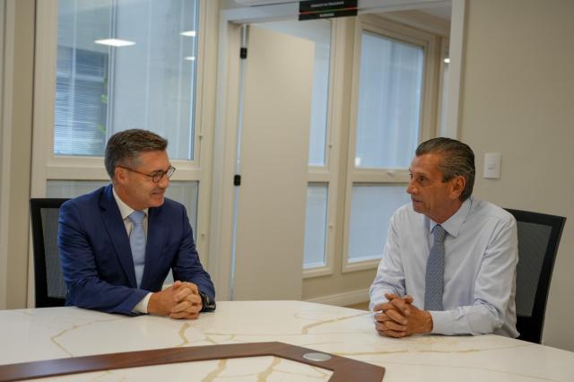 Presidente do parlamento dos Açores destaca diáspora no Brasil