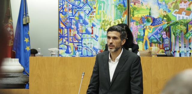 BE/Açores questiona Governo Regional sobre pagamento a docentes