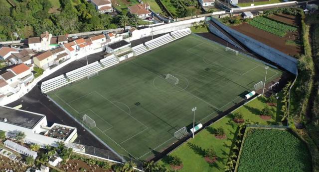 Bancada coberta e novos balneários para o Campo Mestre José Leste