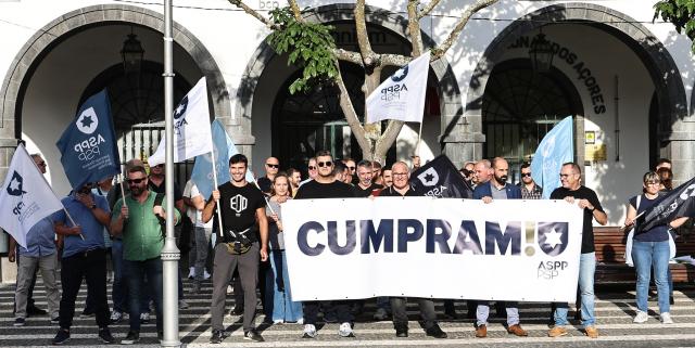 Agentes da PSP e militares da GNR manifestam-se em Ponta Delgada