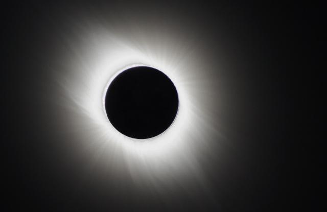 Astrofísico alerta para uso de óculos certificados para observar o eclipse solar