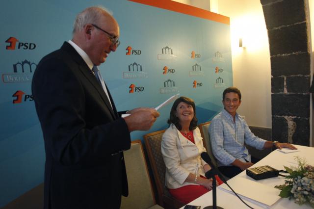 Berta Cabral defende trabalho e organização