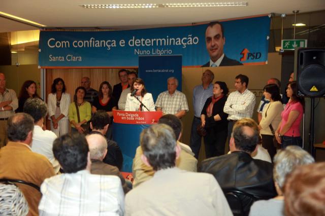 Berta Cabral lança críticas ao governo