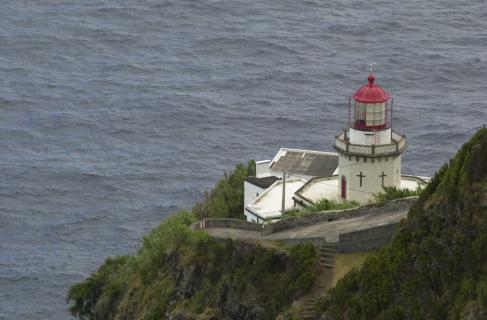 “O GPS indica ao navegador onde está; o farol confirma-o”