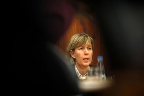 Comissária Europeia defende que os Açores têm de utilizar os fundos para ficarem menos dependentes