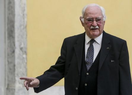 Ruy de Carvalho internado devido a enfarte mas em situação estável