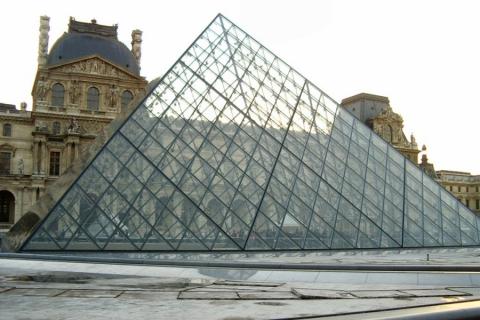 Dois detidos em operação contra fraude de bilhetes no museu do Louvre