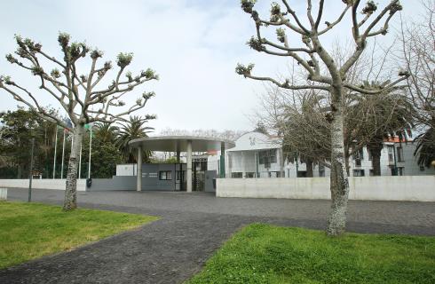 Governo dos Açores lança concurso de 2,4 ME para requalificar escola em Ponta Delgada
