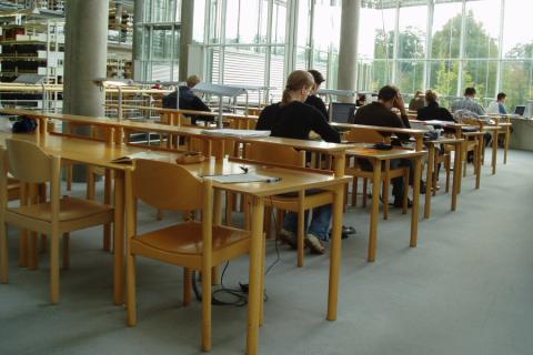 14,2% das pessoas entre 15 e 34 anos na UE abandonaram a escola pelo menos uma vez