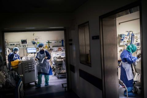 Governo corrige incentivo aos médicos para horas extra acima de limite legal