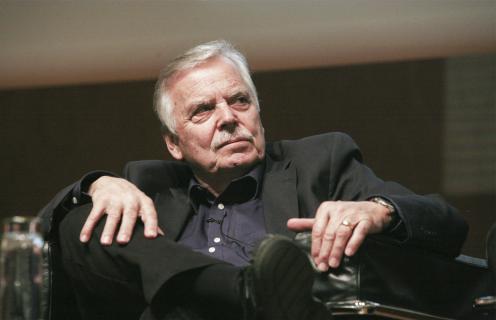 Parlamento açoriano aprova voto de congratulação a Onésimo Teotónio Almeida