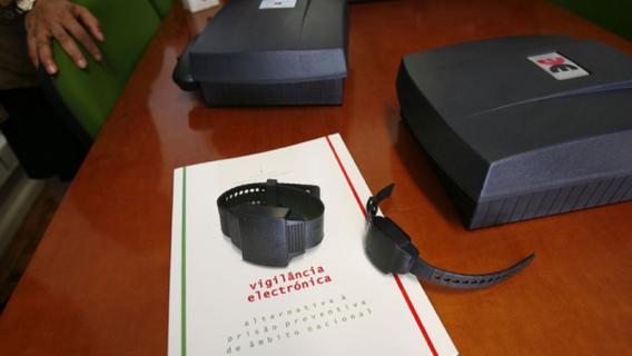 Número de pulseiras eletrónicas no âmbito de violência doméstica aumentou 222% em 10 anos