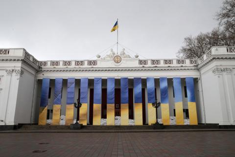 Rússia ataca infraestruturas portuárias e energéticas em Odessa