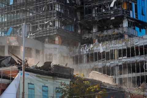 Um morto e 15 feridos em ataque russo com mísseis e 'drones' contra Kiev 