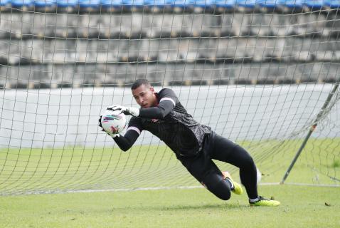 Guarda-redes Gabriel Batista deixa Santa Clara e ruma ao Botafogo