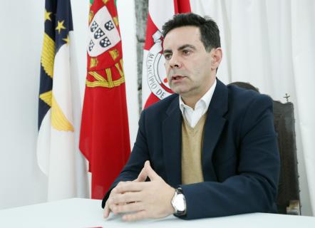 Câmara da Lagoa diz que autorização de despesa resulta da lei 