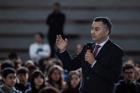 Congelamento das propinas é "péssima decisão" e "retrocesso histórico"