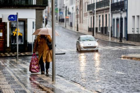 Mau tempo: Ilhas do grupo Central dos Açores sob aviso amarelo devido à chuva