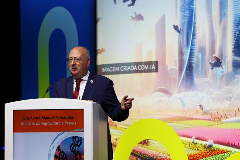 Ministro da Agricultura apela a plano europeu para financiar fertilizantes