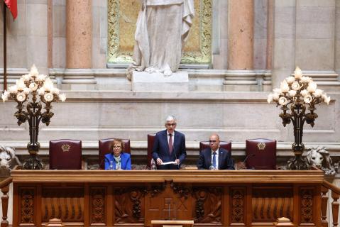 Aguiar-Branco reeleito presidente da Assembleia da República