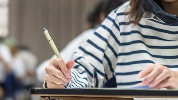 Alunos mais pobres terão apoio extra anual de 1.045 euros durante todo o curso superior