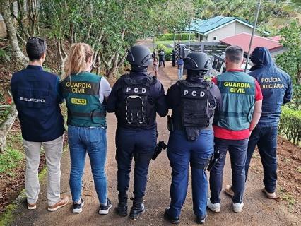 Desmantelada organização que introduzia na Europa cocaína escondida em contentores
