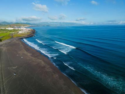 Ação de sensibilização e limpeza da praia de Santa Bárbara