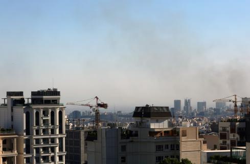 Irão: Forte explosão no centro de Teerão após Israel anunciar ataques na capital