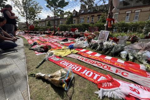 Liverpool com homenagem domingo no primeiro jogo da pré-época