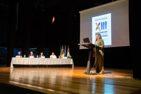 Crescimento dos populismos analisado em congresso
