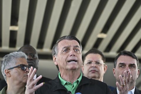 Bolsonaro tentou romper pulseira eletrónica para fugir 