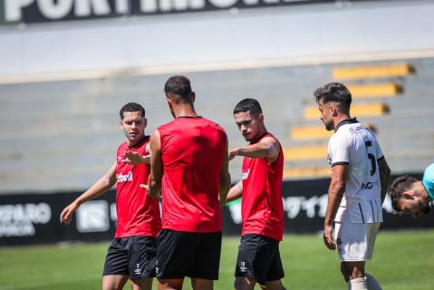 Santa Clara “fecha” pré-época diante do Portimonense