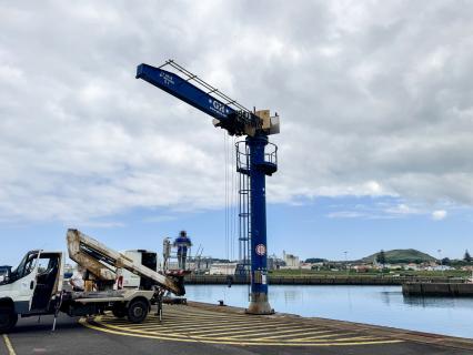 Pescadores queixam-se do mau funcionamento das gruas na Praia da Vitória 