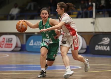 Base Adriana Martins renova por mais uma época