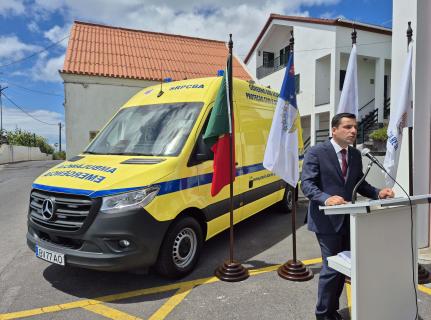 Governo dos Açores entrega duas ambulâncias