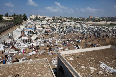 Gaza começa a remover 370 mil toneladas de lixo acumulado em dois anos