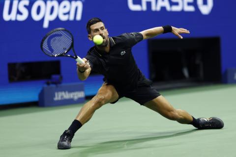 Djokovic e Sabalenka em frente, Medvedev derrotado na estreia
