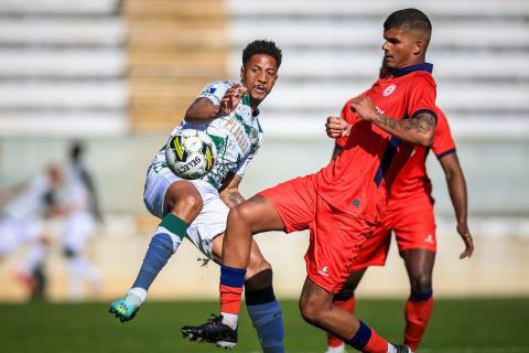 Médio brasileiro Mateus Sarará assina pelo Portimonense por empréstimo do Santa Clara