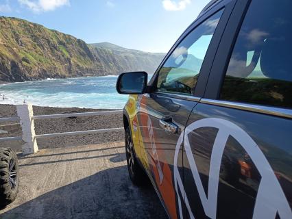 Elementos do “SeaWatch” resgatam mulher na praia dos Mosteiros 