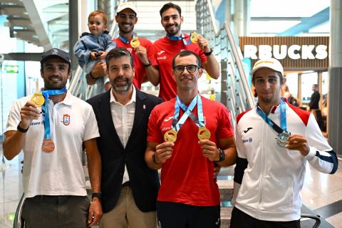Canoístas campeões mundiais felizes no regresso a Portugal