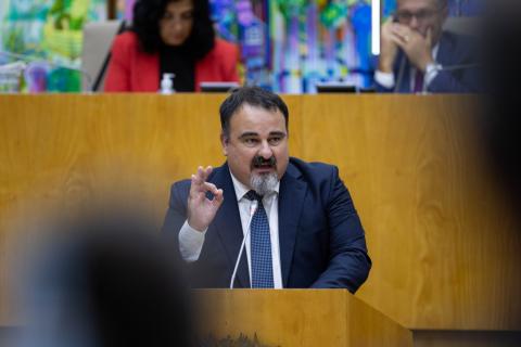 Governo açoriano garante leitura de jornais regionais em instituições sociais e escolas